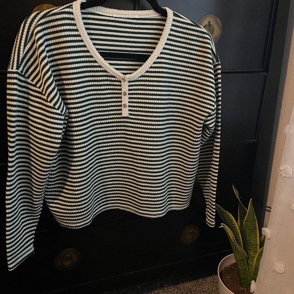Cropped Striped Long Sleeve - Picture 4 of 5